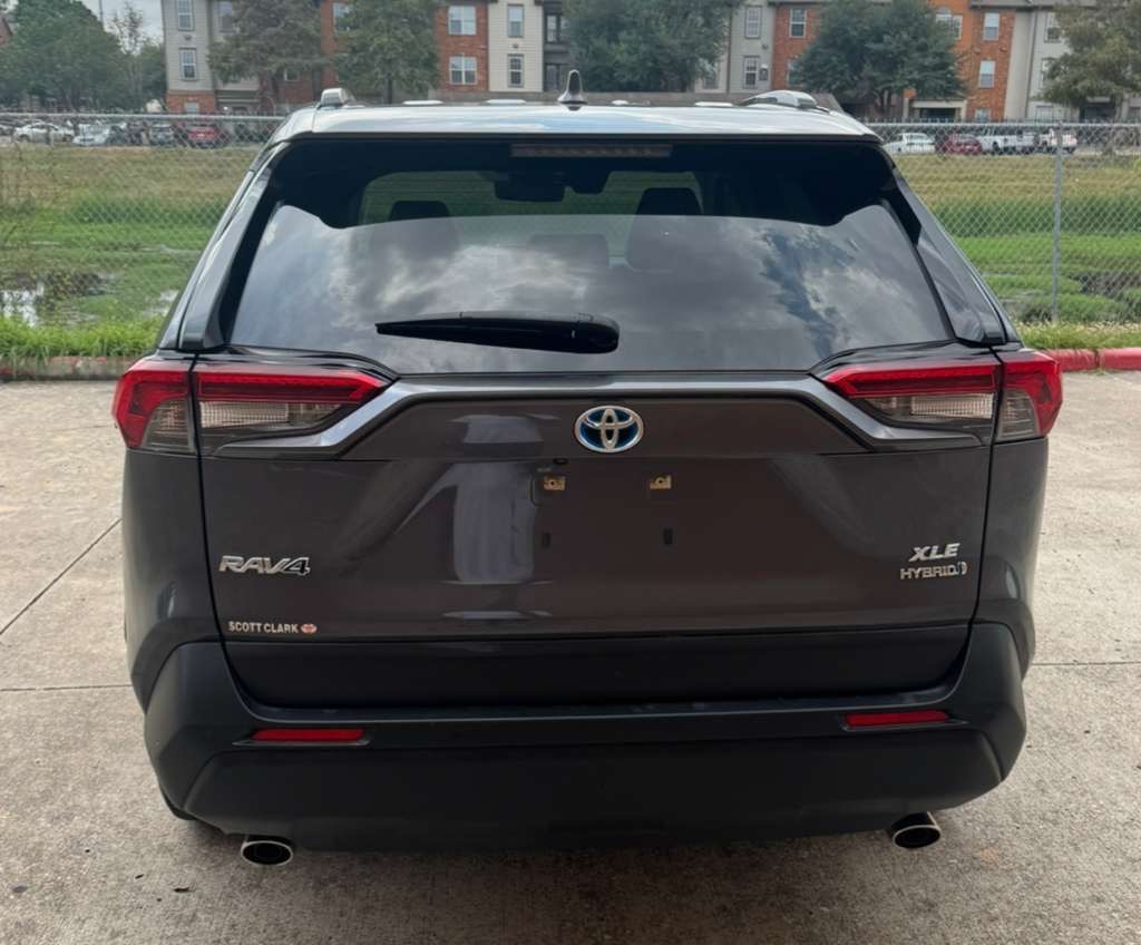 Photo 6 of this TOYOTA RAV4 HYBRID