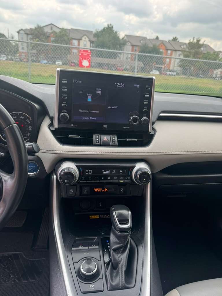 Photo 18 of this TOYOTA RAV4 HYBRID