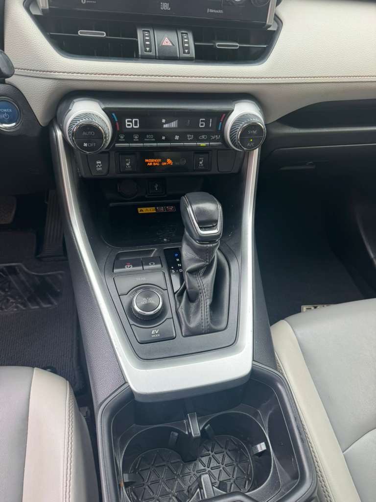 Photo 17 of this TOYOTA RAV4 HYBRID