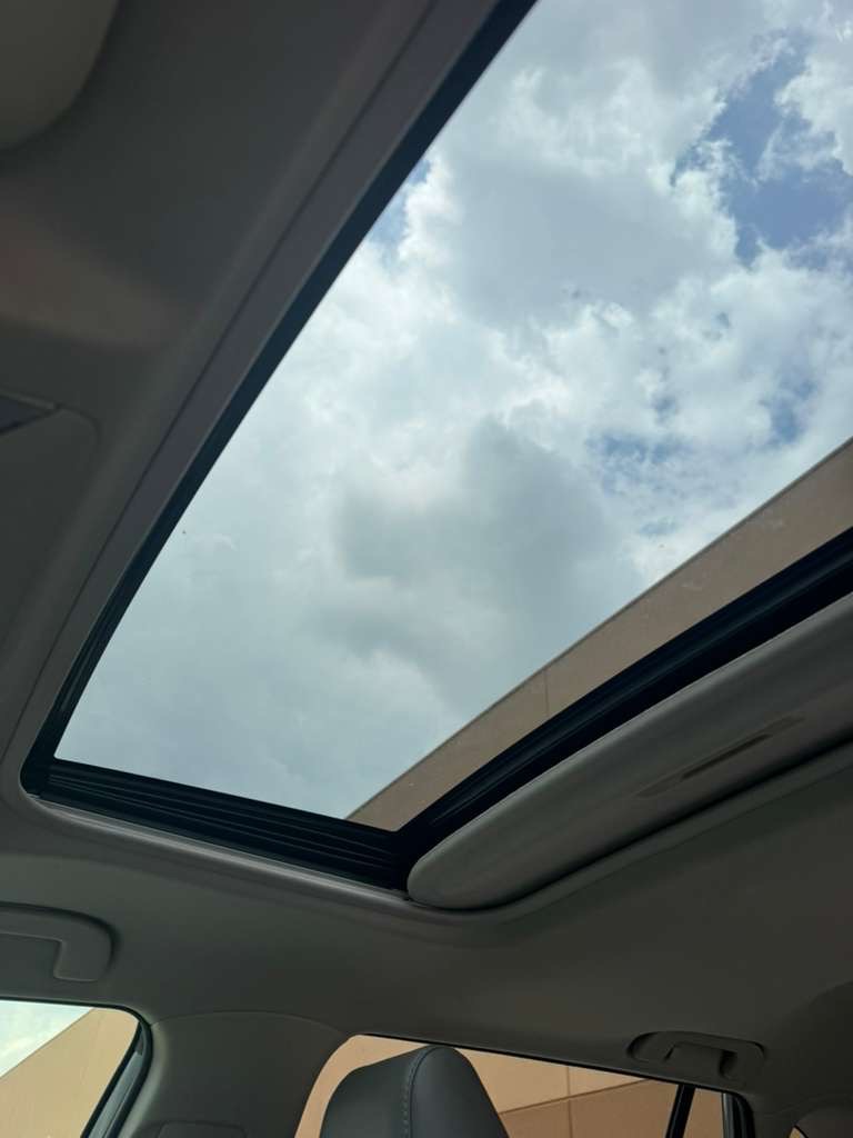 Photo 15 of this TOYOTA RAV4 HYBRID