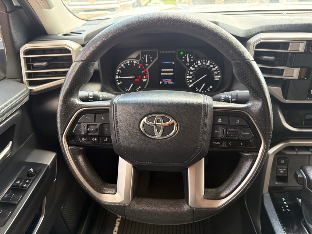 Photo 20 of this TOYOTA TUNDRA