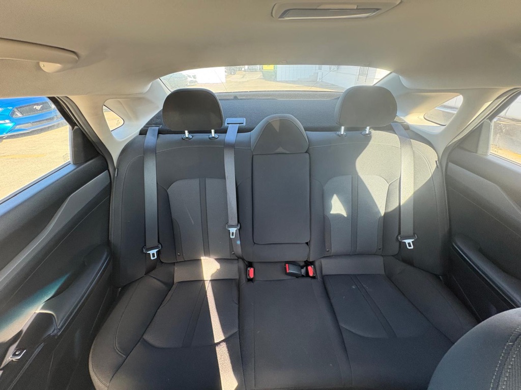 Photo 15 of this KIA K5
