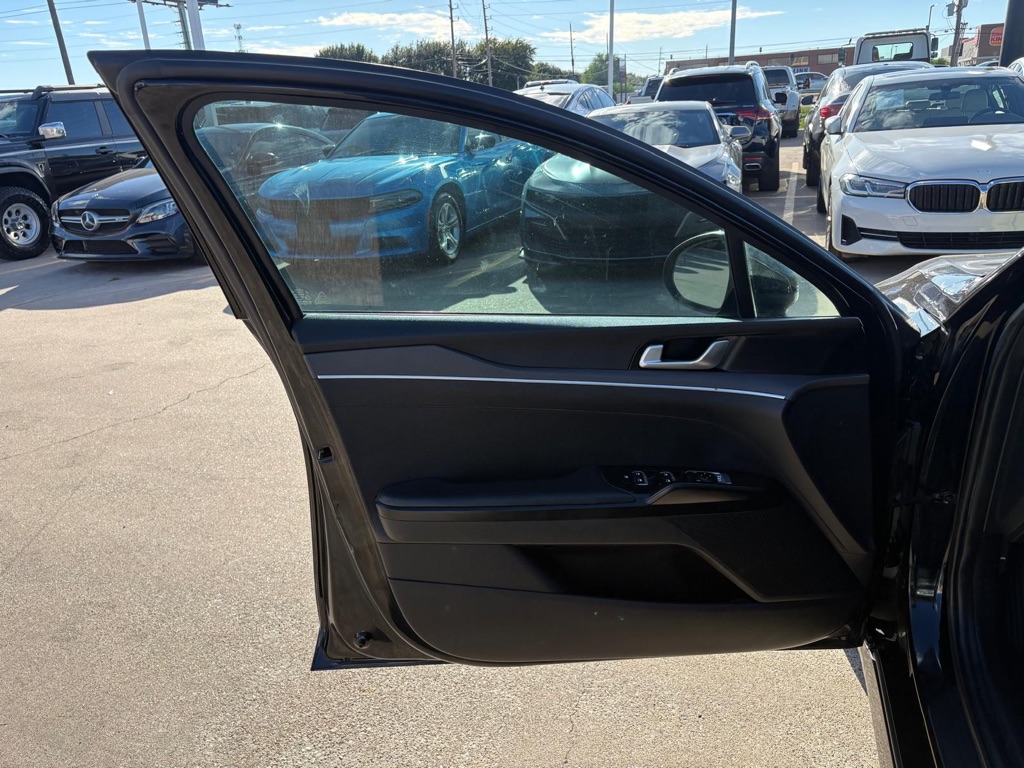 Photo 10 of this KIA K5