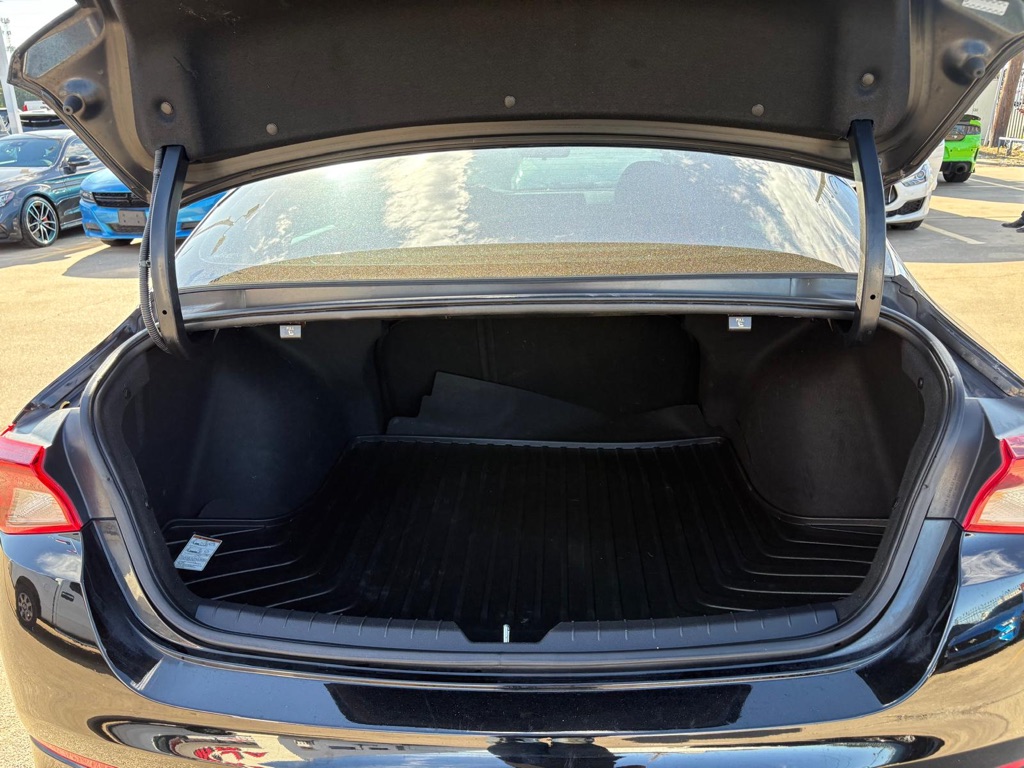 Photo 16 of this KIA K5