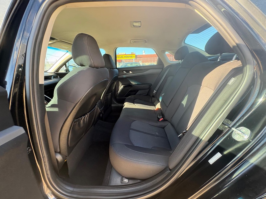 Photo 11 of this KIA K5