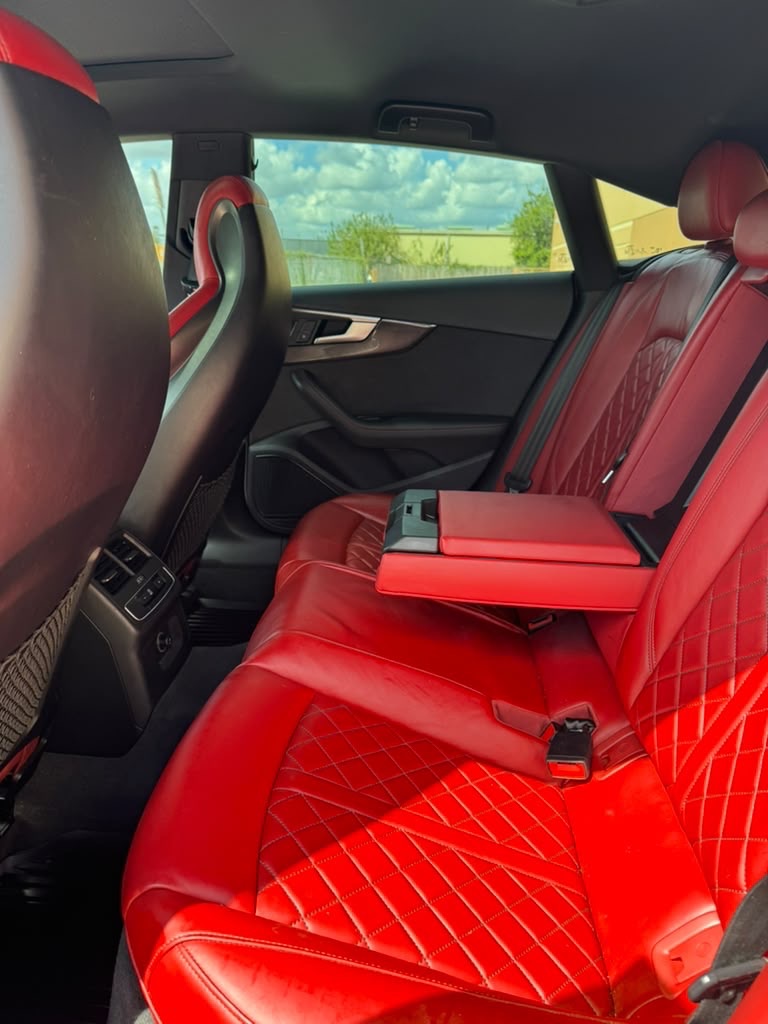 Photo 12 of this AUDI S5 SPORTBACK