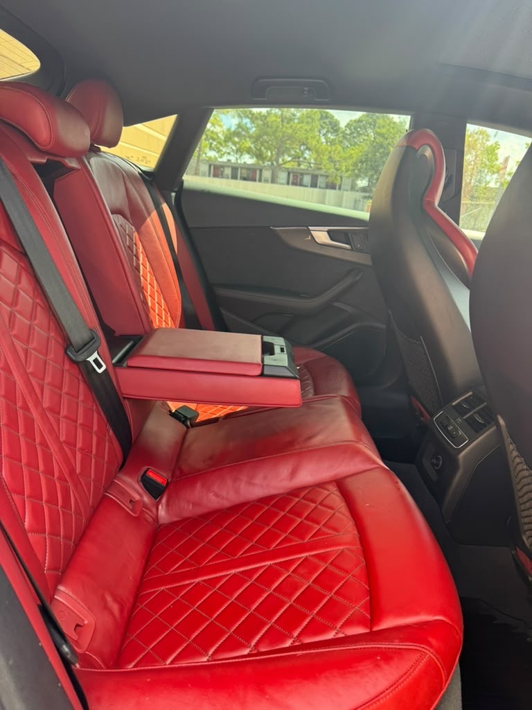 Photo 10 of this AUDI S5 SPORTBACK