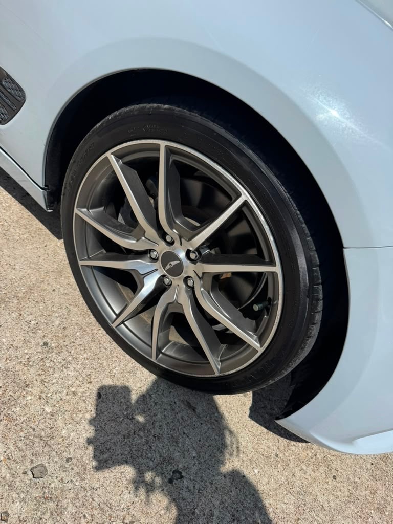 Photo 9 of this GENESIS G70