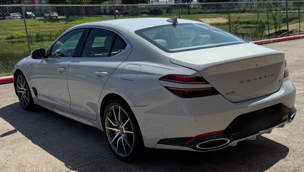 Photo 3 of this GENESIS G70