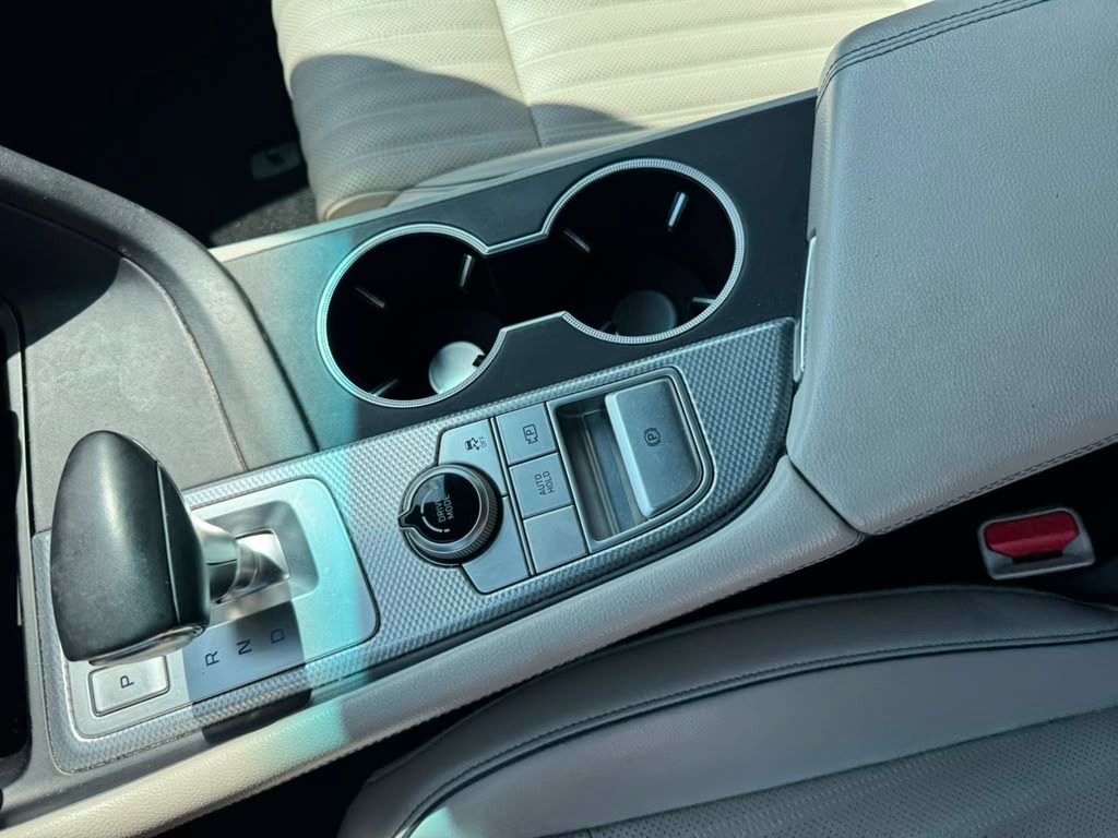 Photo 14 of this GENESIS G70