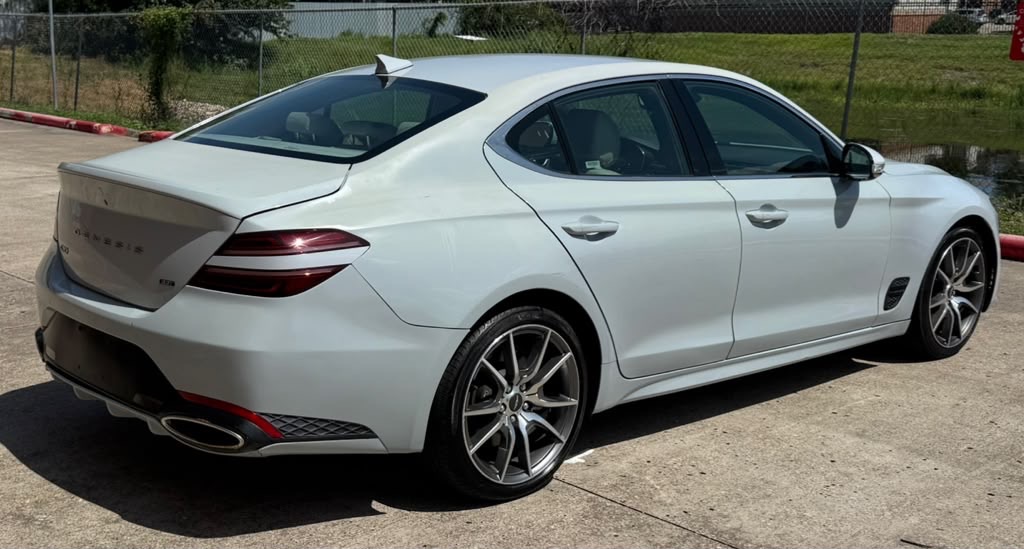 Photo 4 of this GENESIS G70