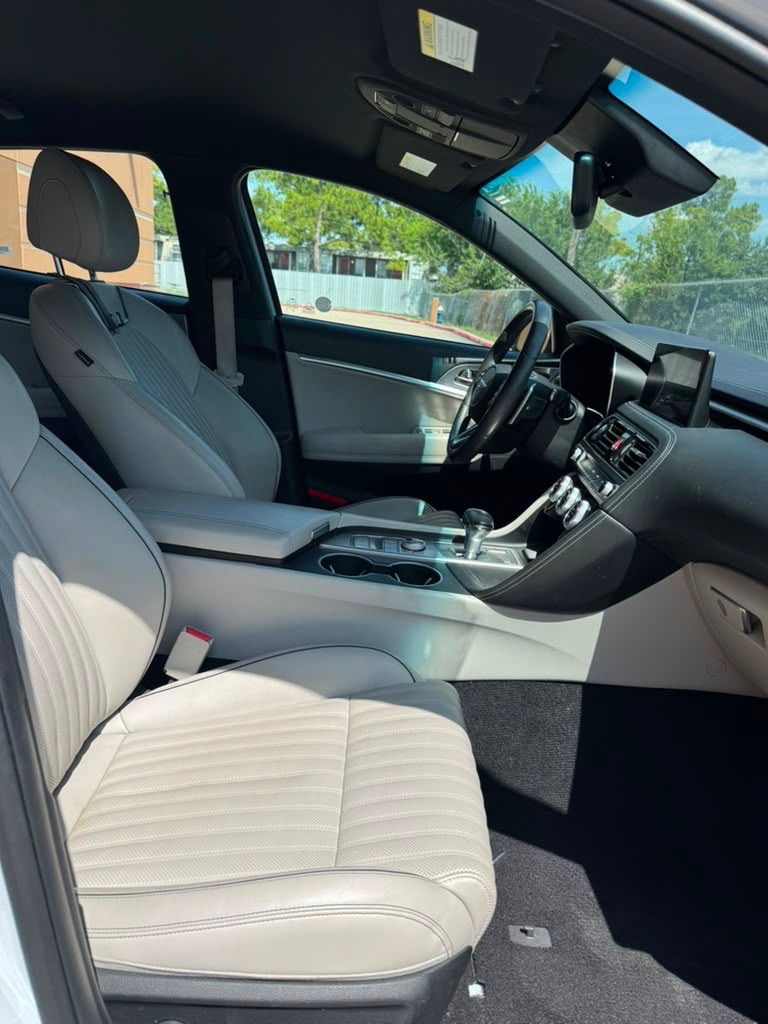 Photo 11 of this GENESIS G70