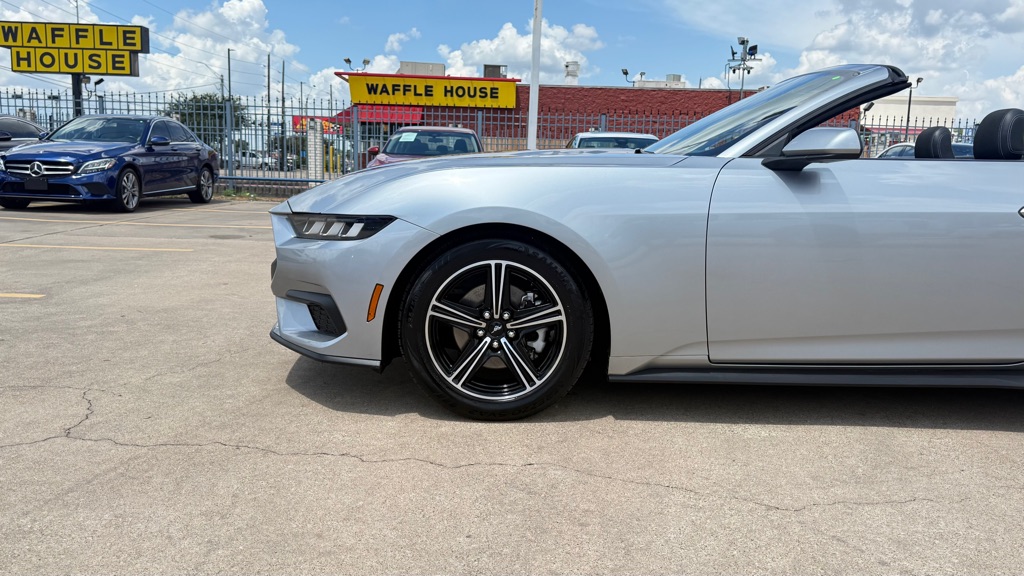 Photo 4 of this FORD MUSTANG