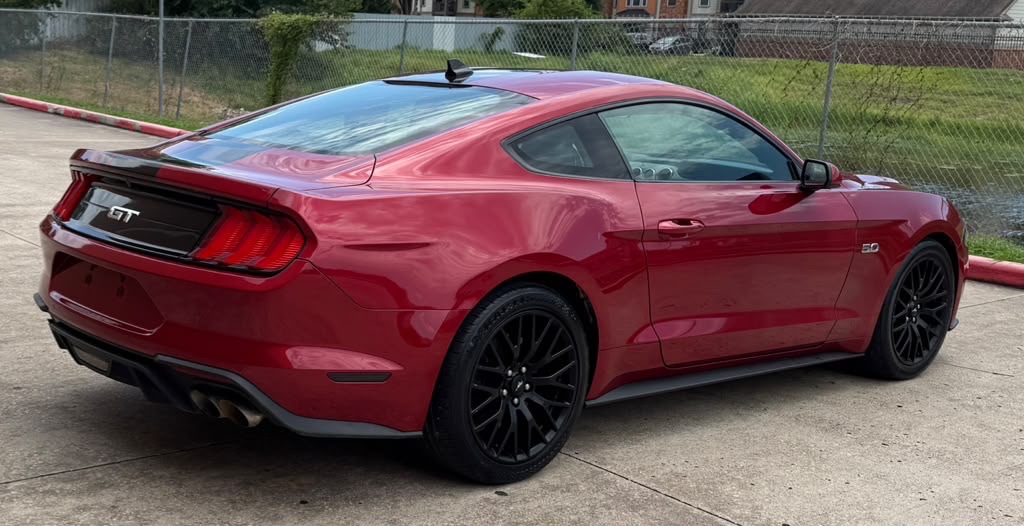 Photo 4 of this FORD MUSTANG