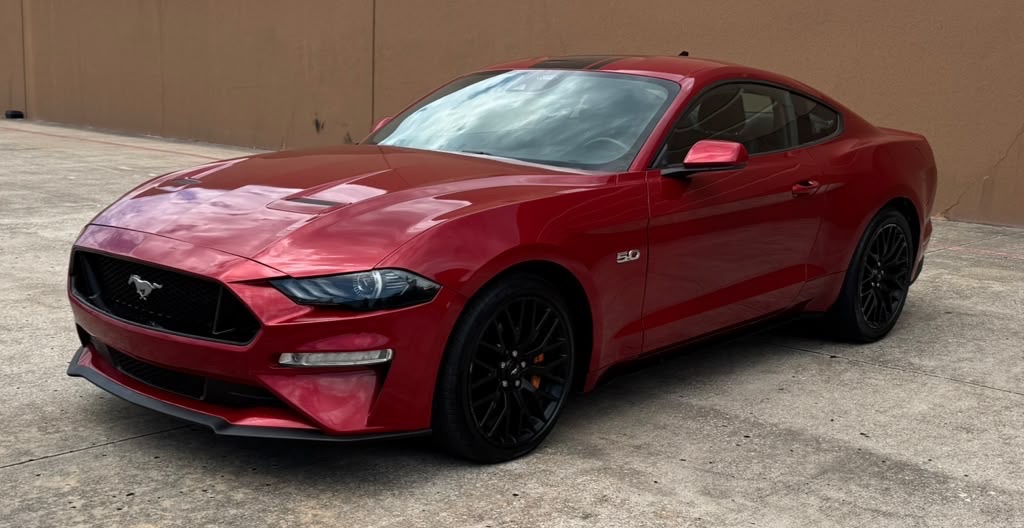 Photo 2 of this FORD MUSTANG