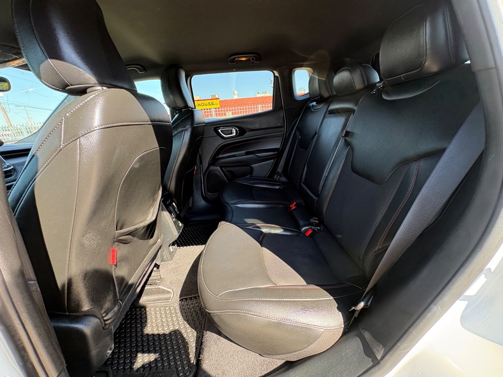 Photo 11 of this JEEP COMPASS