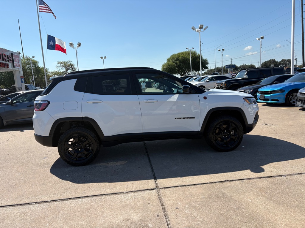 Photo 8 of this JEEP COMPASS