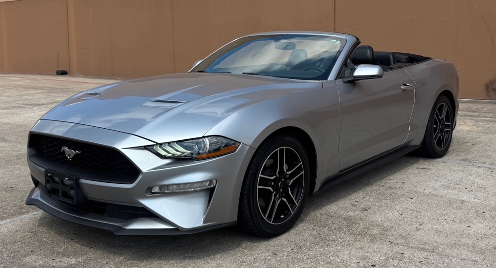 Photo 2 of this FORD MUSTANG