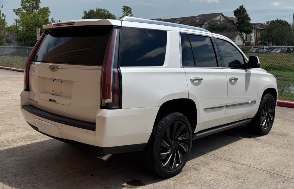 Photo 4 of this CADILLAC ESCALADE