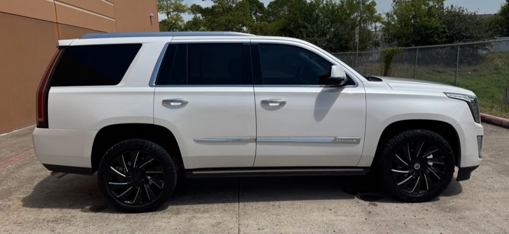 Photo 7 of this CADILLAC ESCALADE