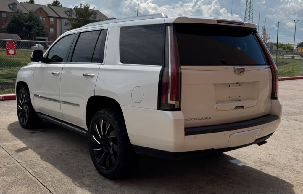 Photo 3 of this CADILLAC ESCALADE