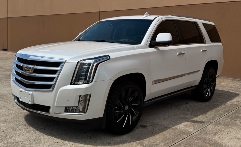 Photo 2 of this CADILLAC ESCALADE