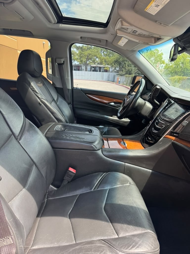 Photo 9 of this CADILLAC ESCALADE