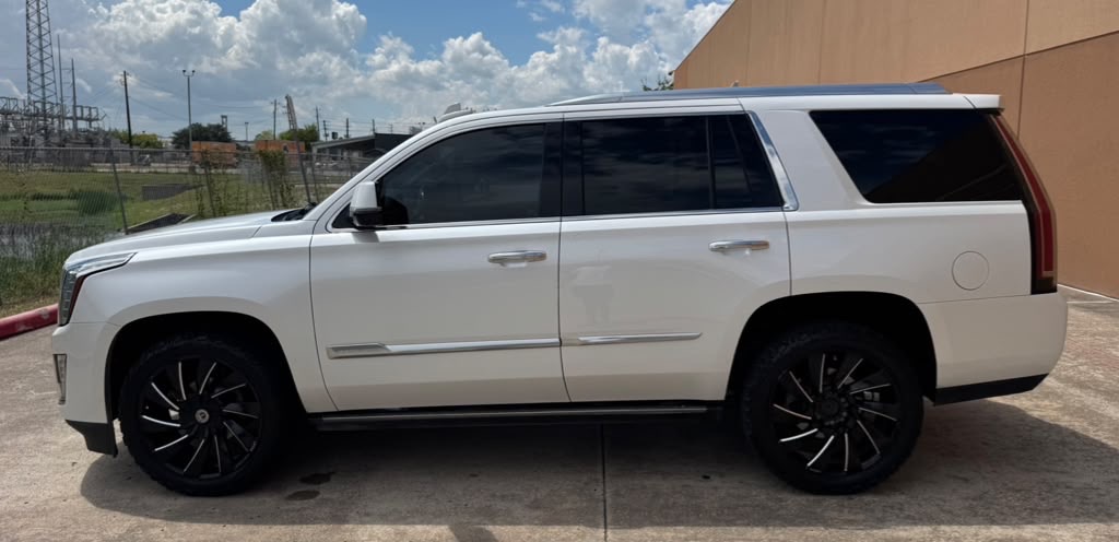 Photo 8 of this CADILLAC ESCALADE