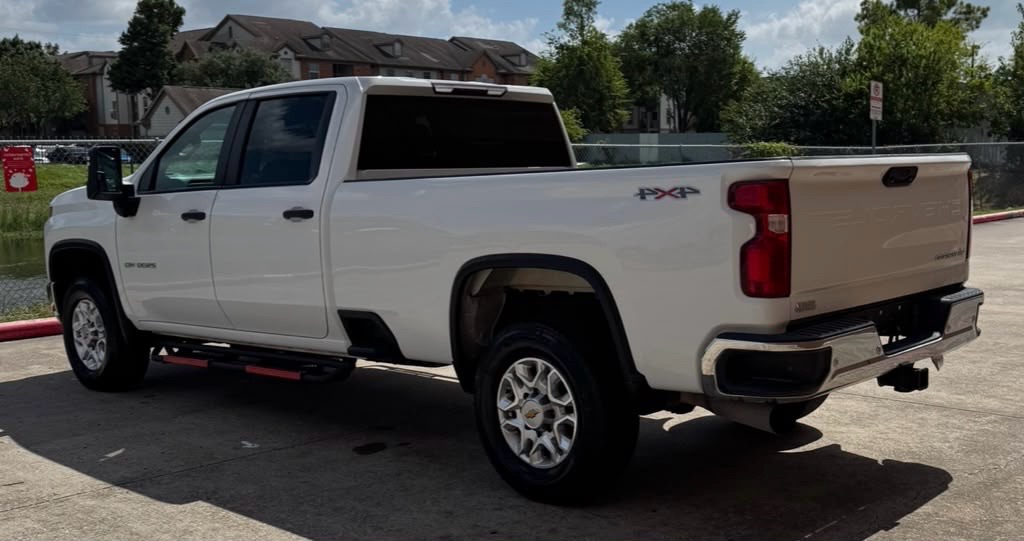Photo 3 of this CHEVROLET SILVERADO 2500H