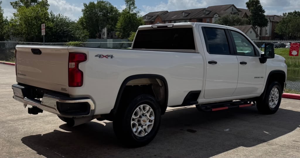 Photo 4 of this CHEVROLET SILVERADO 2500H