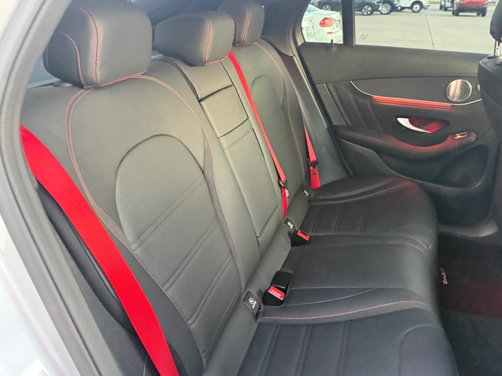 Photo 22 of this MERCEDES-BENZ GLC