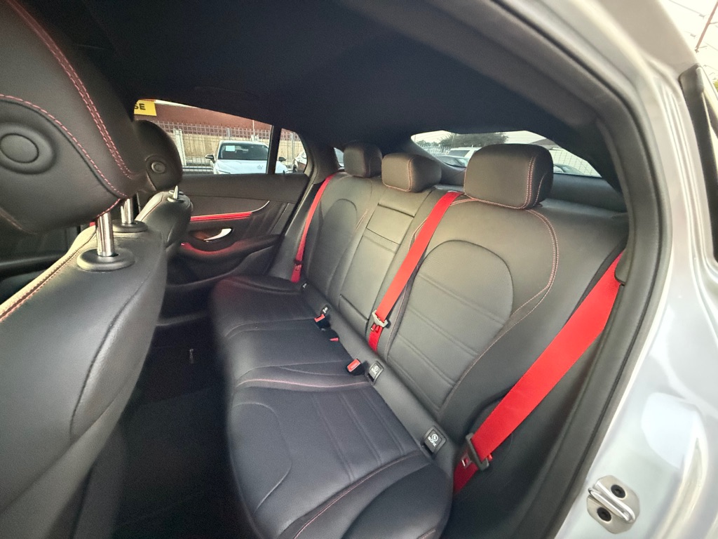 Photo 19 of this MERCEDES-BENZ GLC