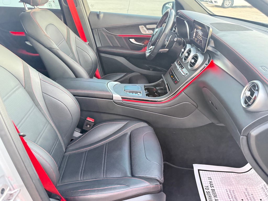Photo 23 of this MERCEDES-BENZ GLC