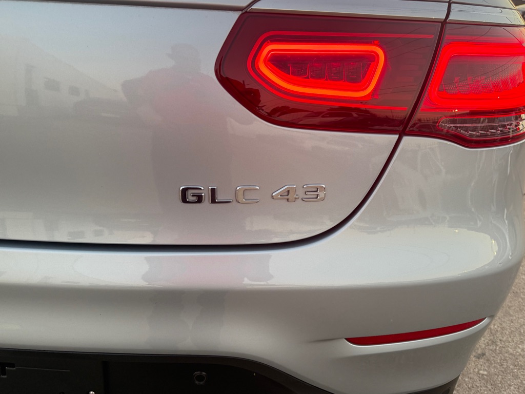 Photo 7 of this MERCEDES-BENZ GLC