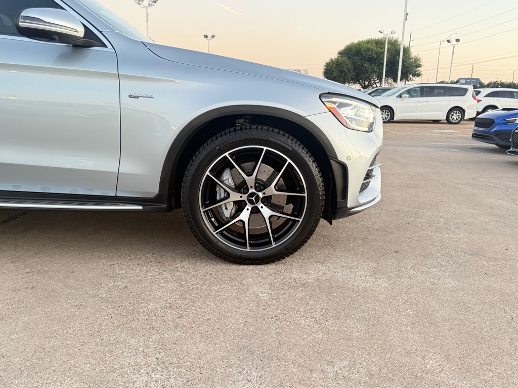 Photo 12 of this MERCEDES-BENZ GLC