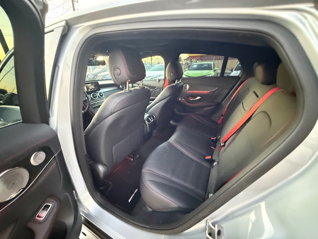 Photo 20 of this MERCEDES-BENZ GLC