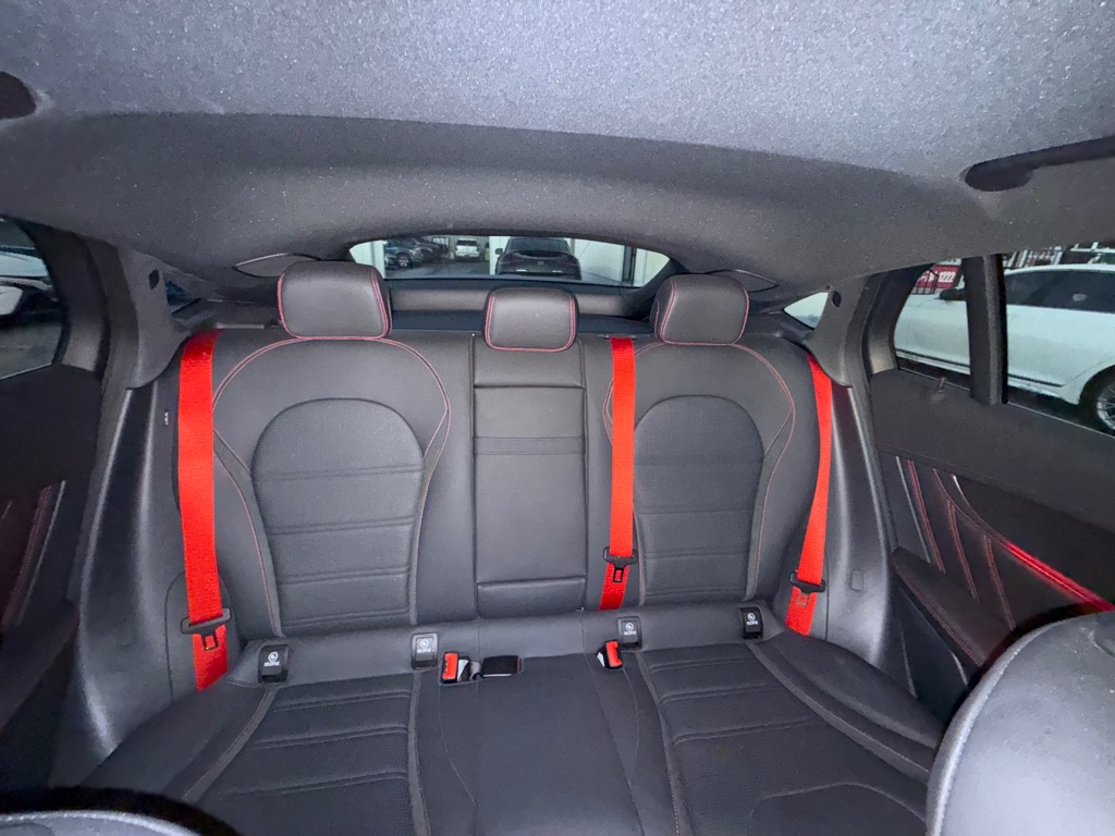 Photo 32 of this MERCEDES-BENZ GLC