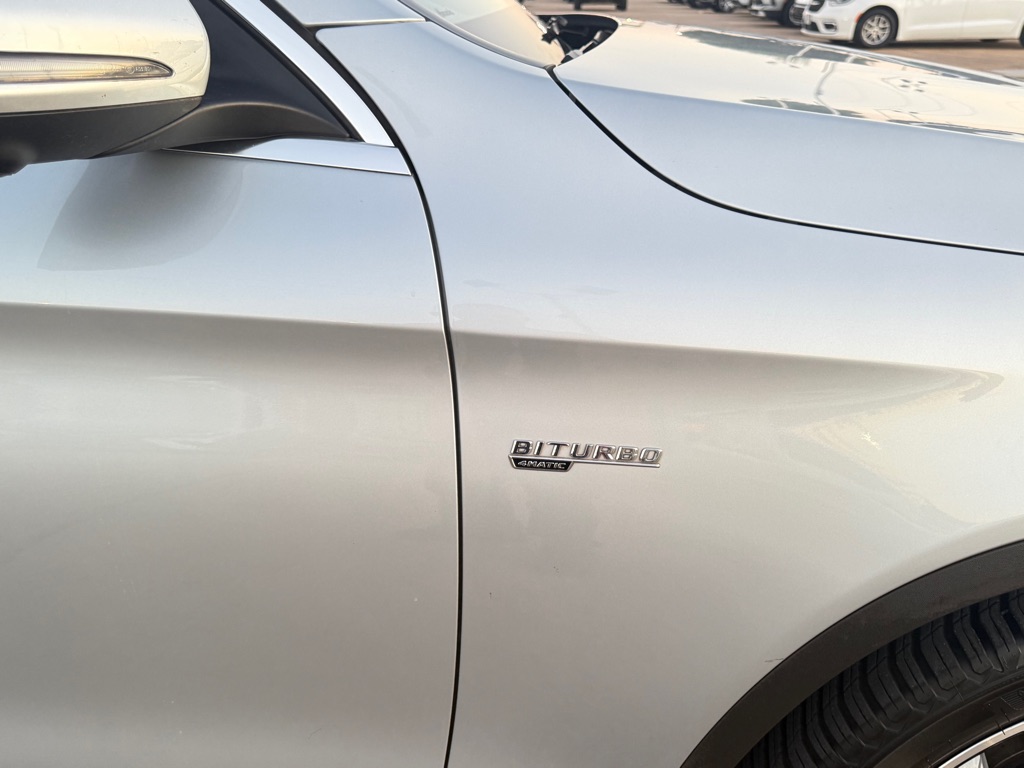 Photo 11 of this MERCEDES-BENZ GLC