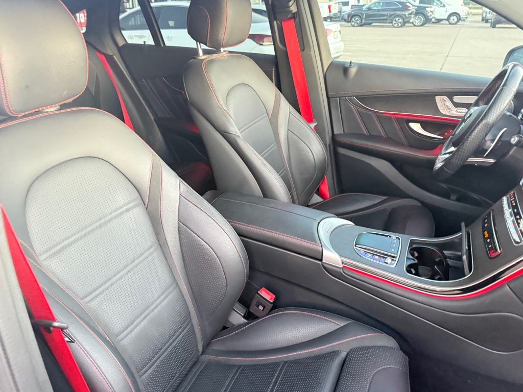 Photo 24 of this MERCEDES-BENZ GLC