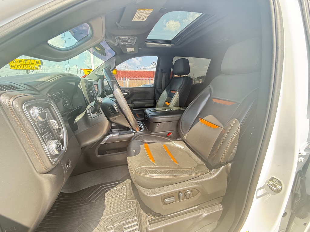 Photo 13 of this GMC SIERRA 1500 LIM