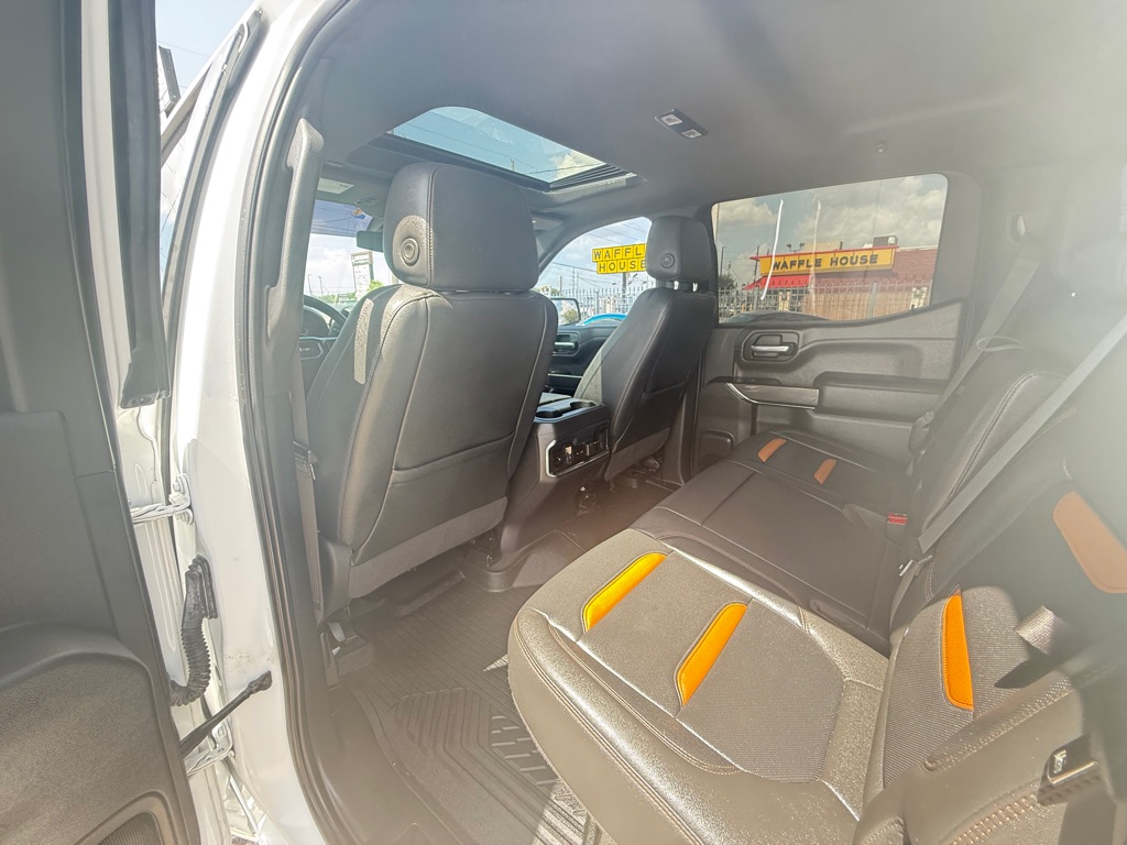 Photo 16 of this GMC SIERRA 1500 LIM