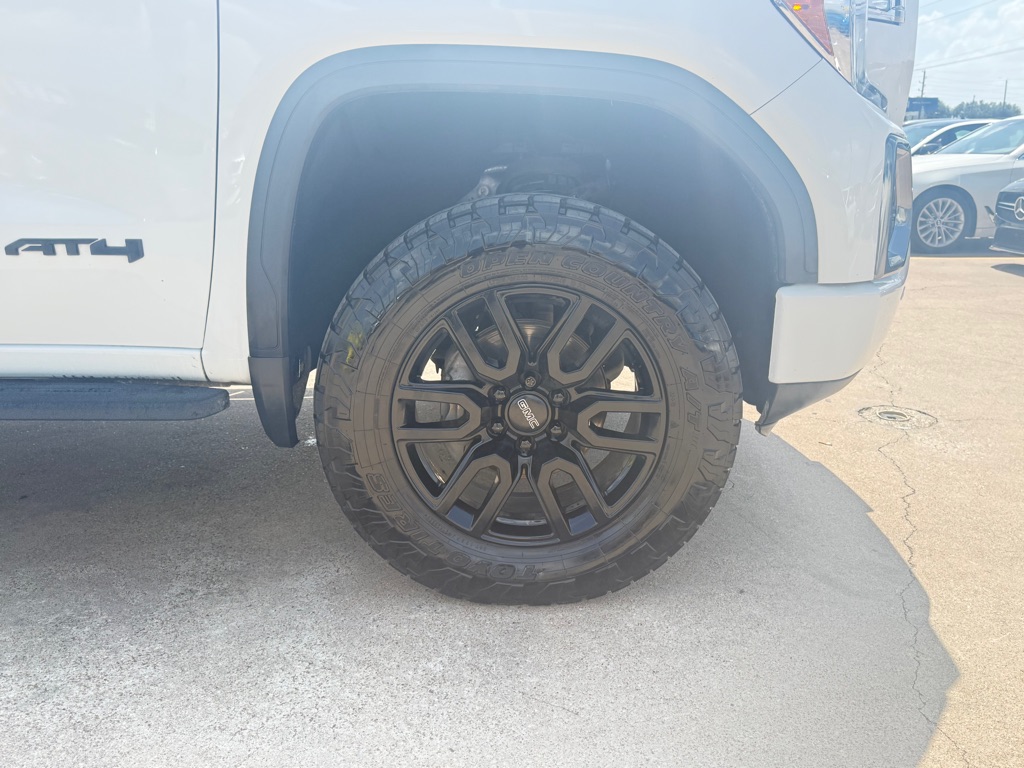 Photo 9 of this GMC SIERRA 1500 LIM