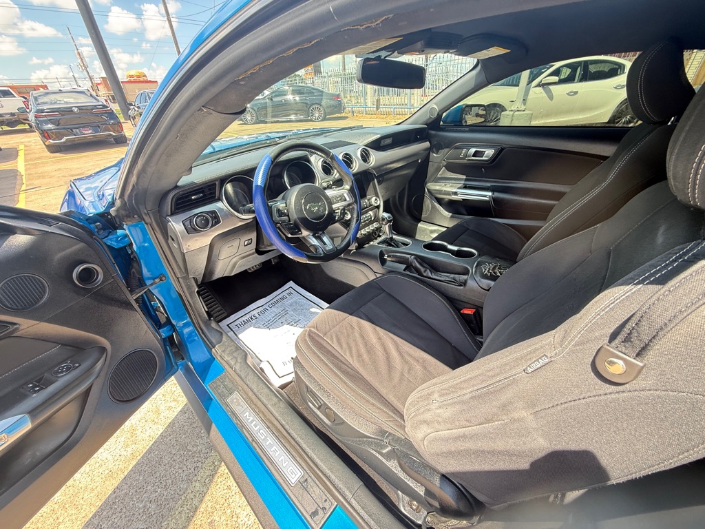 Photo 13 of this FORD MUSTANG