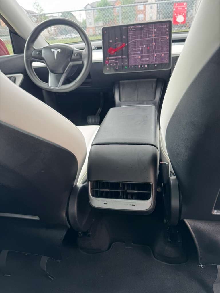 Photo 13 of this TESLA MODEL Y