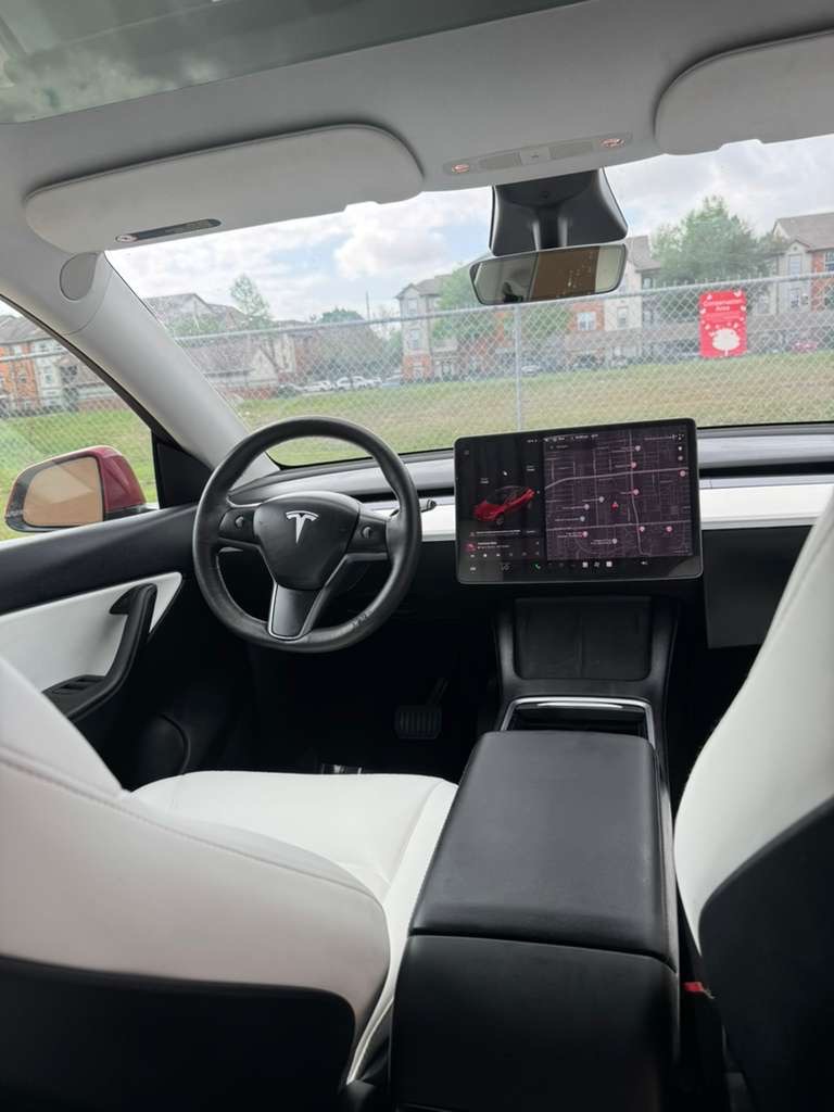 Photo 14 of this TESLA MODEL Y