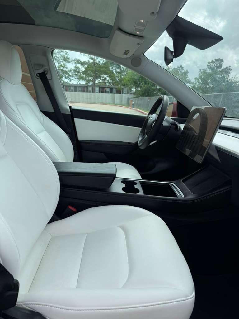 Photo 11 of this TESLA MODEL Y