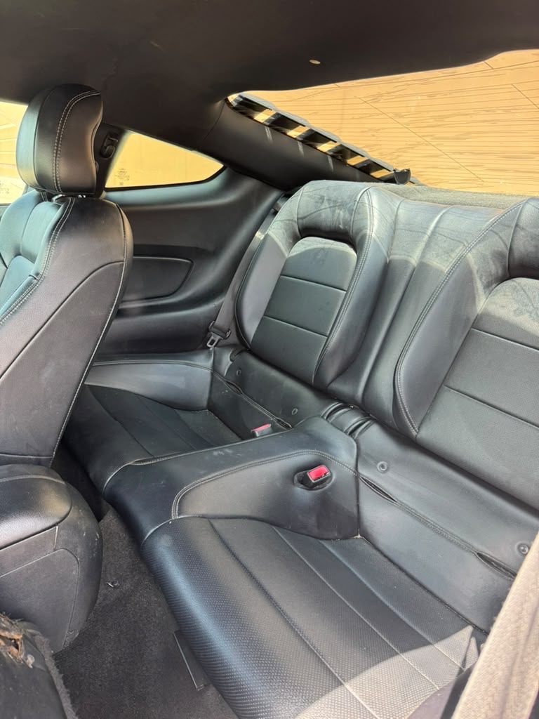 Photo 14 of this FORD MUSTANG