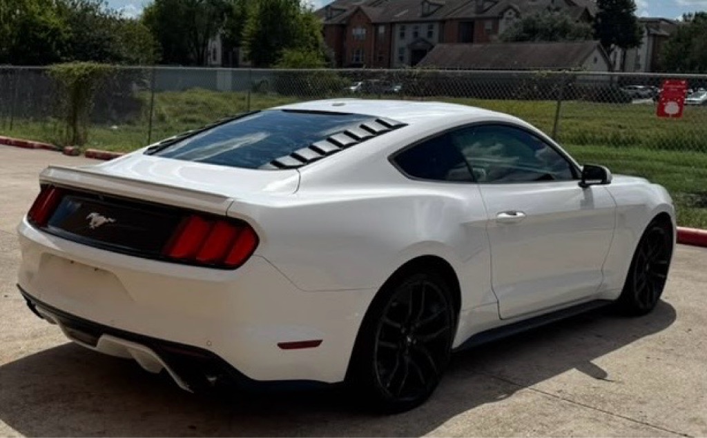Photo 4 of this FORD MUSTANG