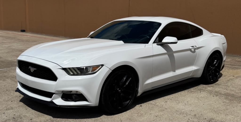 Photo 2 of this FORD MUSTANG