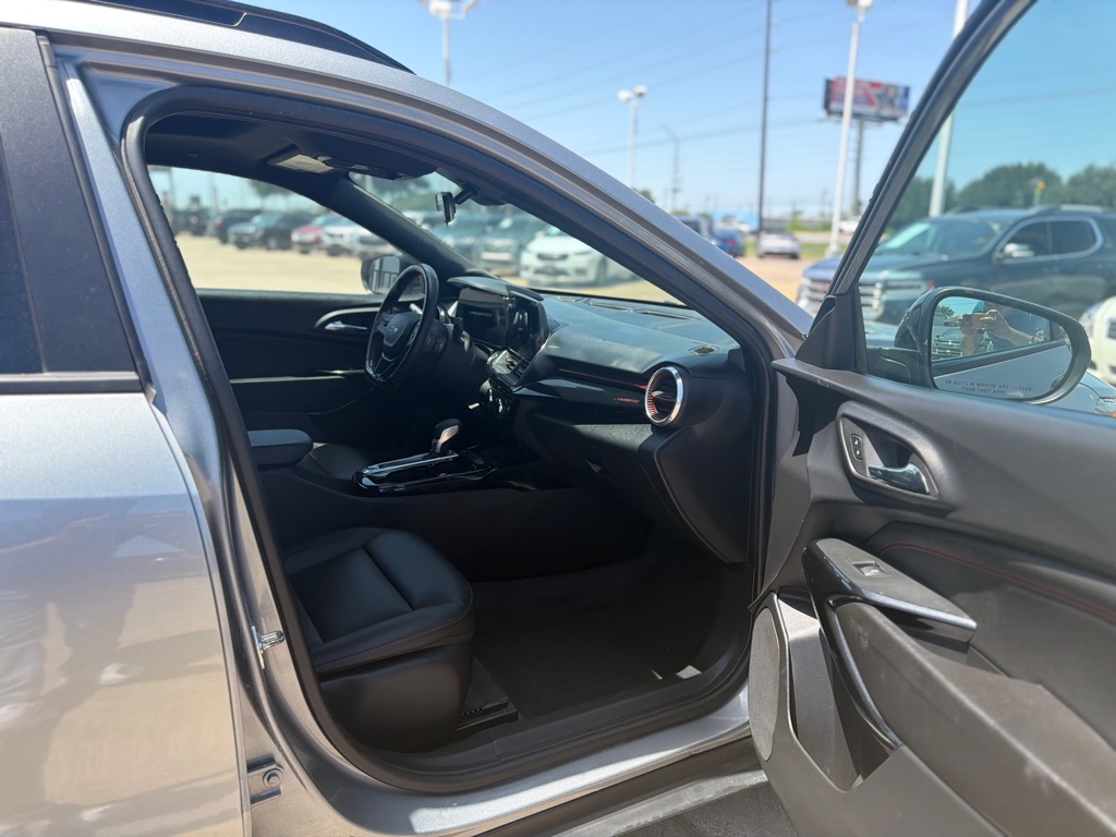 Photo 10 of this CHEVROLET TRAX